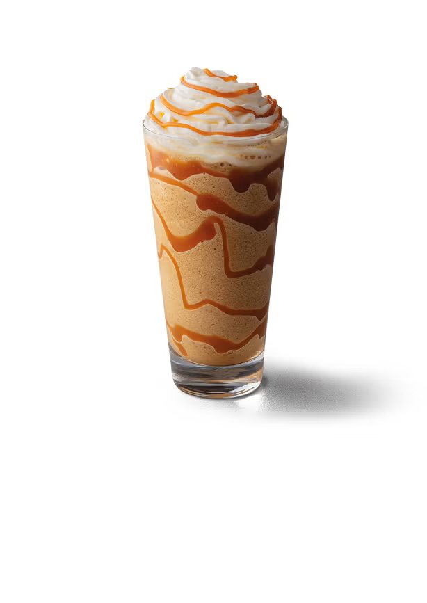 Une boisson frappée Frappuccino® au caramel frappée dans un verre Tall